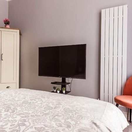 4 Bedroom House, 2 Min Walk From Station Londen Buitenkant foto