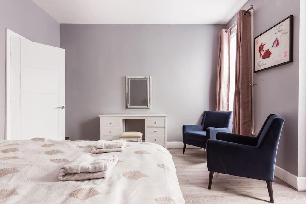 4 Bedroom House, 2 Min Walk From Station Londen Buitenkant foto