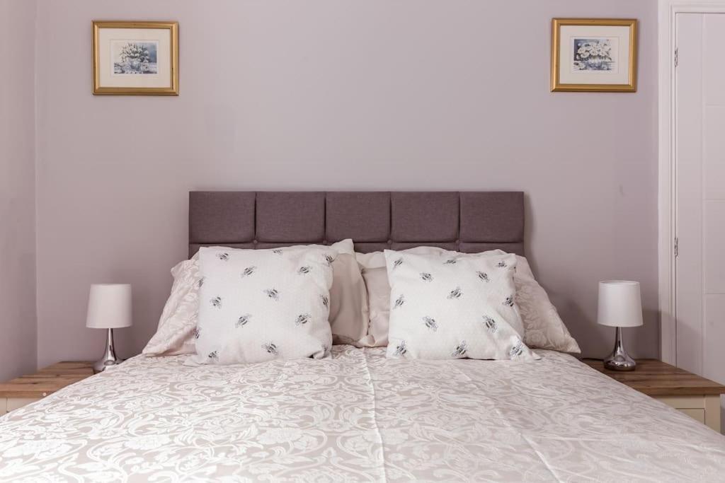 4 Bedroom House, 2 Min Walk From Station Londen Buitenkant foto