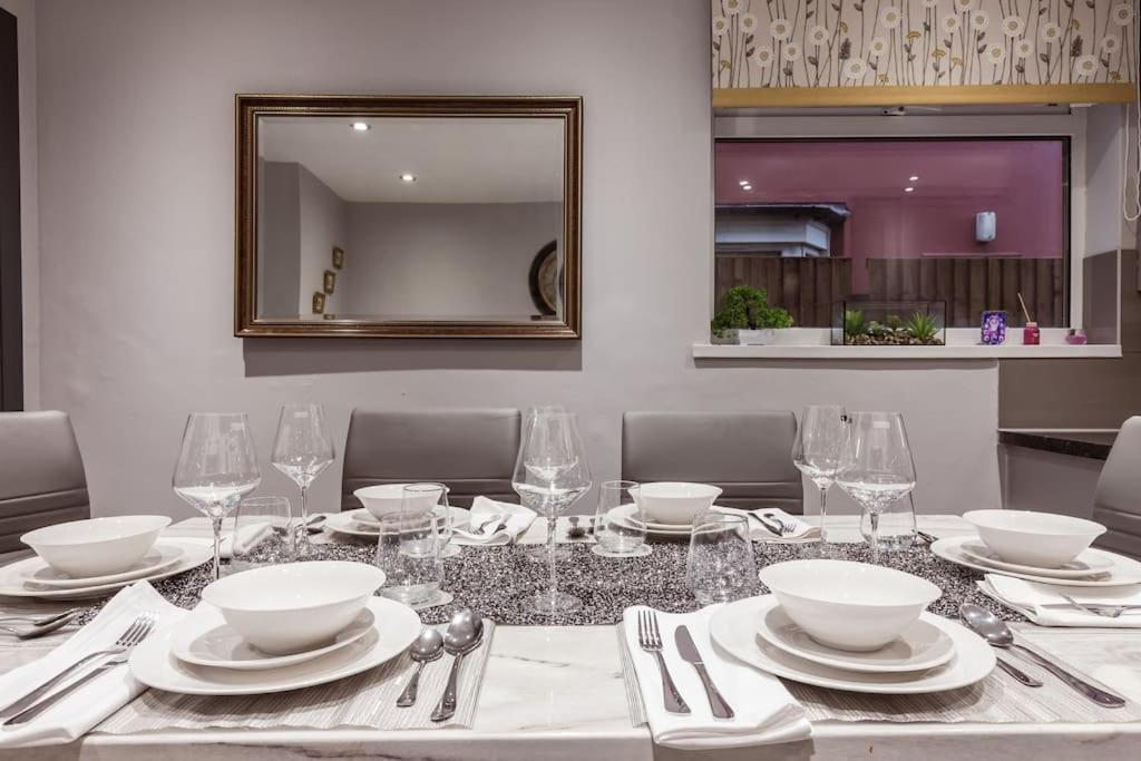 4 Bedroom House, 2 Min Walk From Station Londen Buitenkant foto