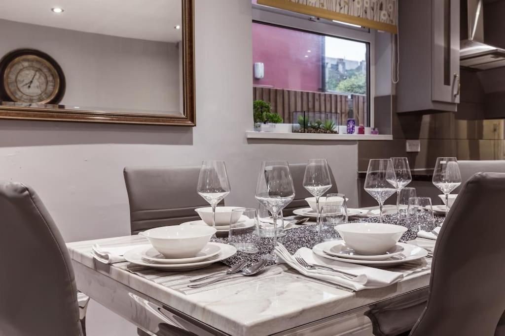 4 Bedroom House, 2 Min Walk From Station Londen Buitenkant foto